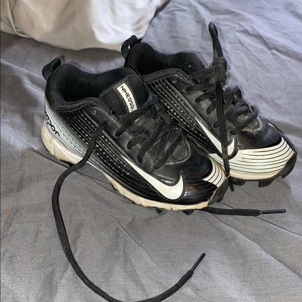 Nike Kids Black and White Baseball Cleats